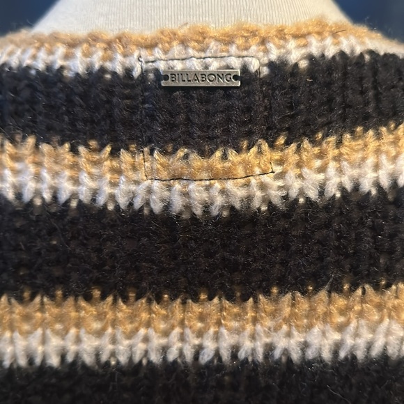Billabong Oversized V-Neck Stripped Sweater in Black Gold & White in Medium EUC - Picture 5 of 14
